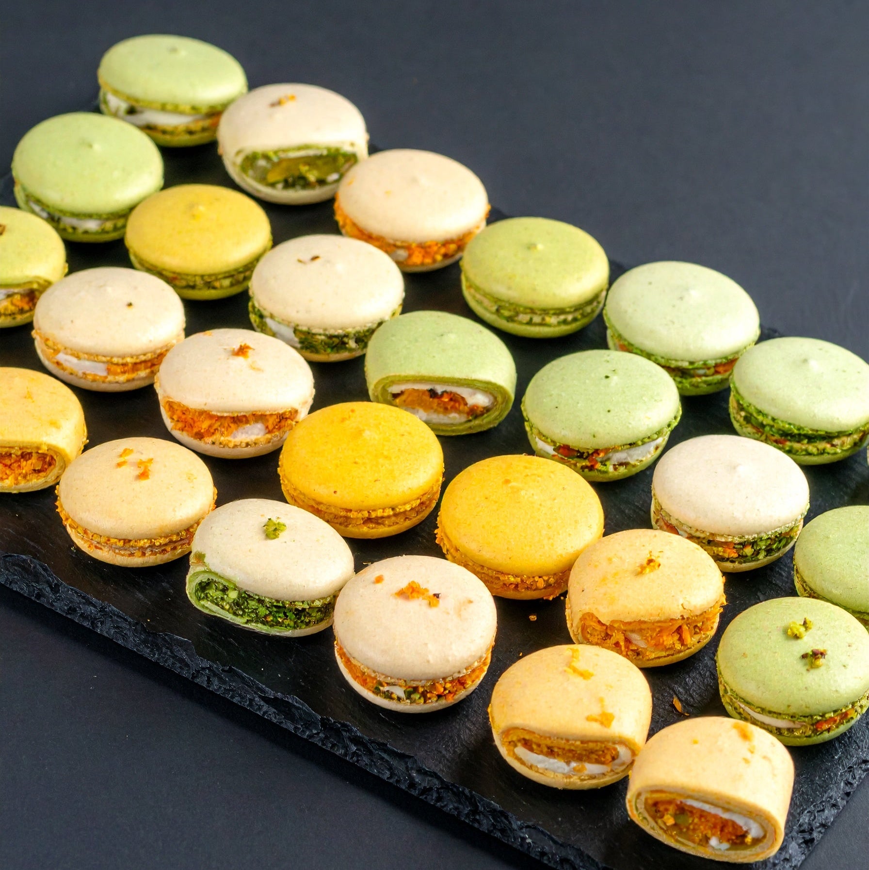 Pitas : Épices et Rillettes de Saumon, 
Fromage frais à la provençale, 
Épinard crème à l'aneth