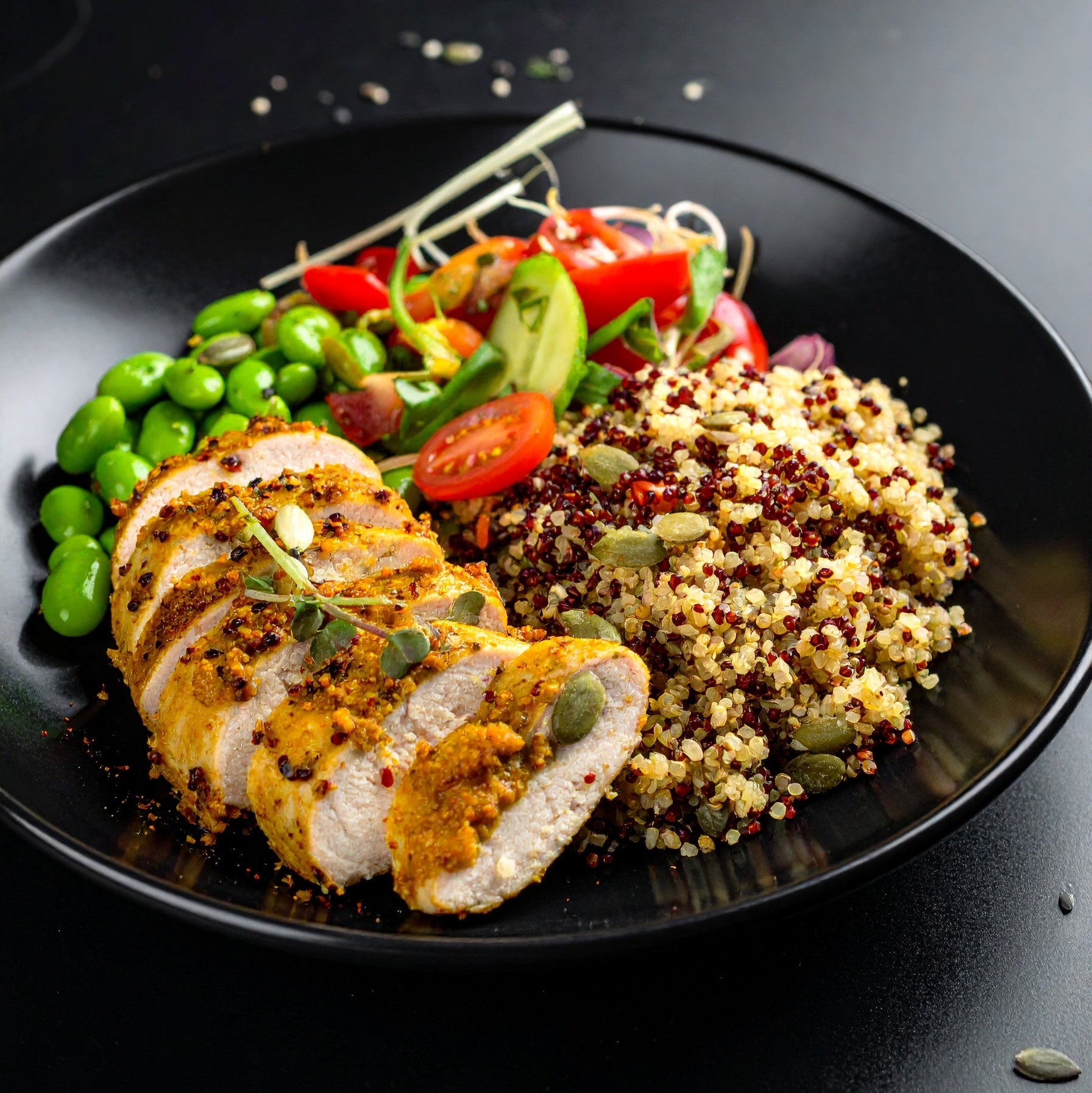  Brochette Yakitori de Poulet Cuite Halal, Accompagnée de Riz &amp; d’Ananas Rôti, Sauce Vinaigrette Balsamique