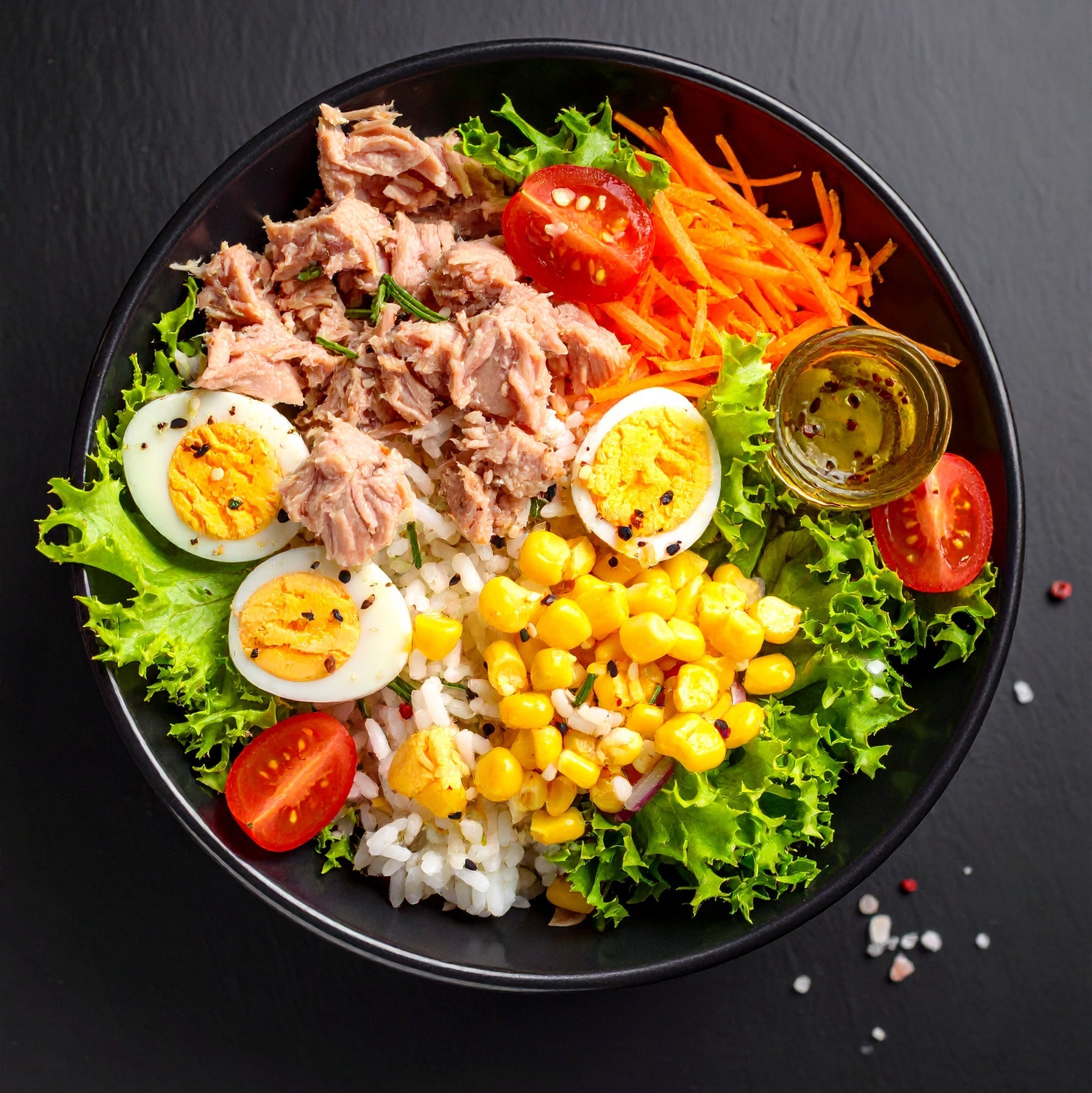 Thon, Oeuf dur, Maïs, Carottes &amp; Tomates cerises
