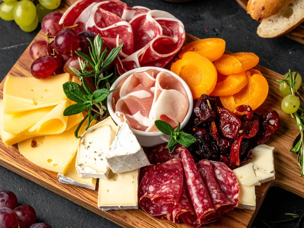 Buffet Guinguette — planche charcuterie et fromages, traiteur Déliss Marseille