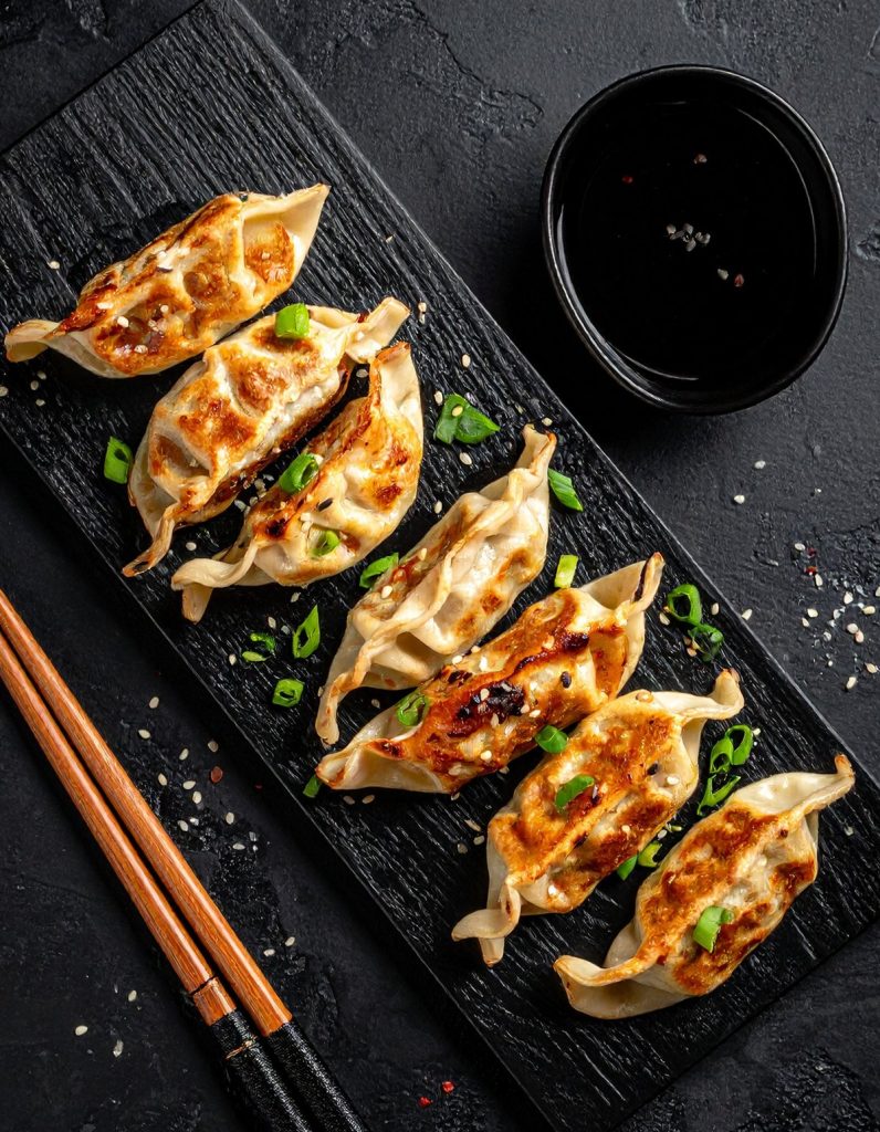 Formule Apéro — gyozas sauce sweet chili, cocktail traiteur Déliss Marseille